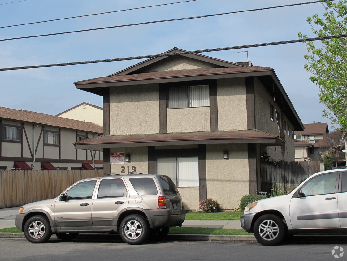 Building Photo - 219 Saint Francis St