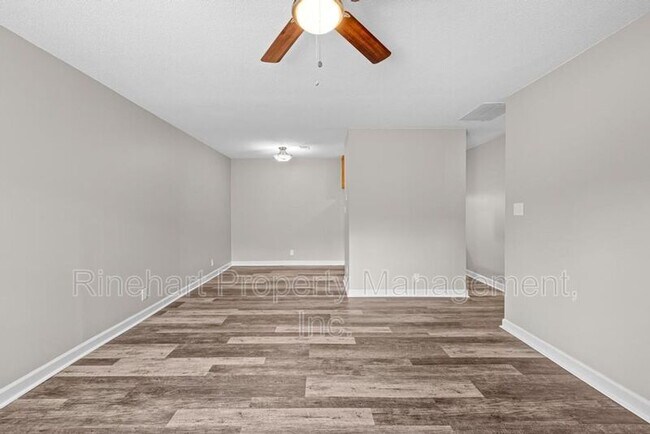 Building Photo - 1102-1101 Chandler Dr