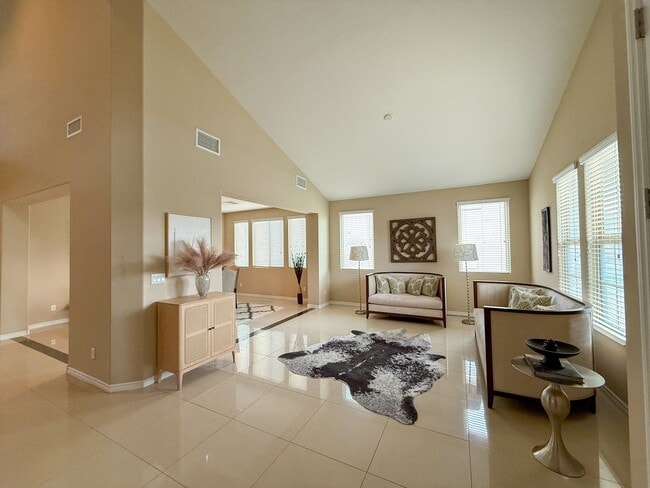 Building Photo - Luxury 6/BD 4.5/BA Large Furnished Home with Dual Primary Suites in Gated Community