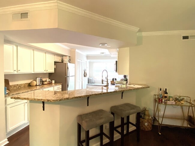 Building Photo - 1809 Parc Vue