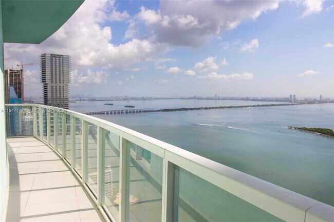 Building Photo - 1900 N Bayshore Dr