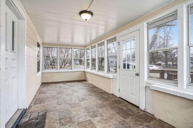 Building Photo - Fantastic, large remodeled 3-bed/1-bath ranch, unfinished basement & partially enclosed yard