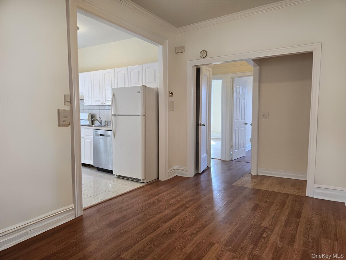 Foto principal - 78-10 32nd Ave