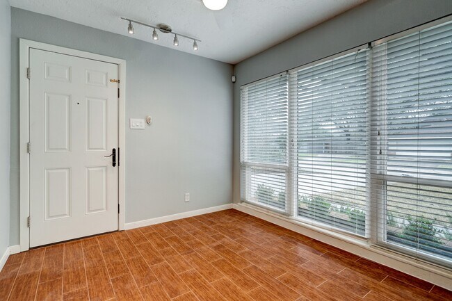Foto del edificio - 8610 Bevlyn Dr
