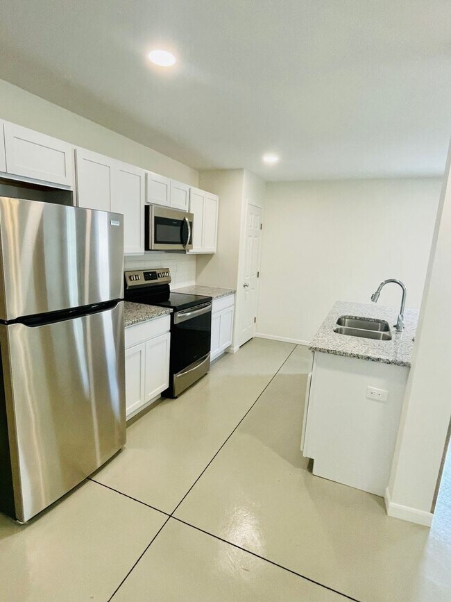 Building Photo - BRAND NEW 4 Bedroom 2 Bath Duplex