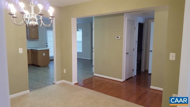 Building Photo - 706 Holly Hill Dr