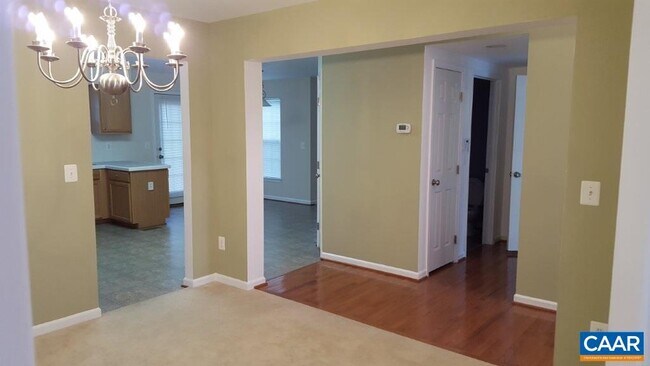 Foto del edificio - 706 Holly Hill Dr