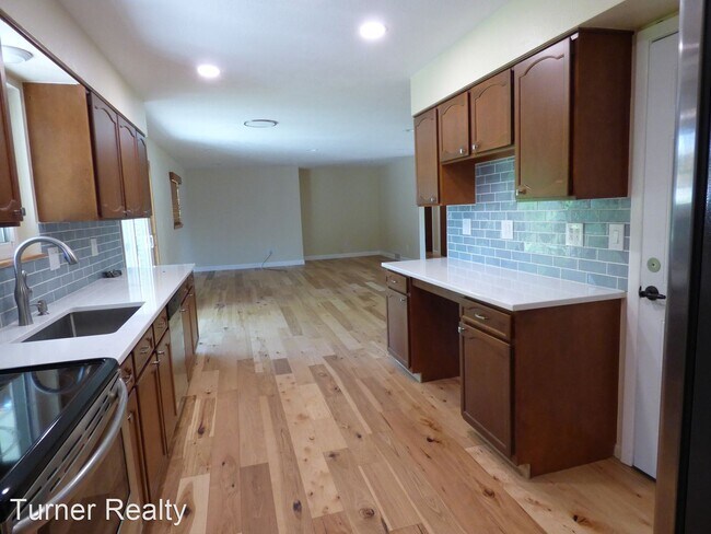 Building Photo - 3 br, 3 bath House - 9148 Fleetwood Avenue