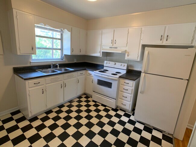 Kitchen - Hollywood Gardens Apartments