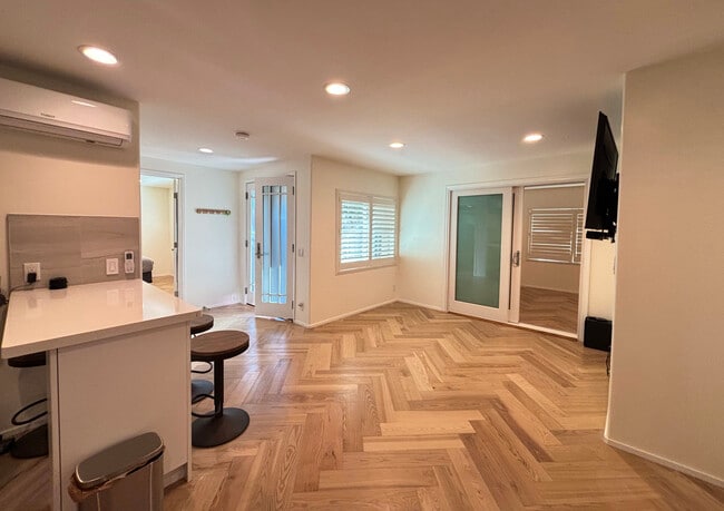 Building Photo - 132 Gerona Ave