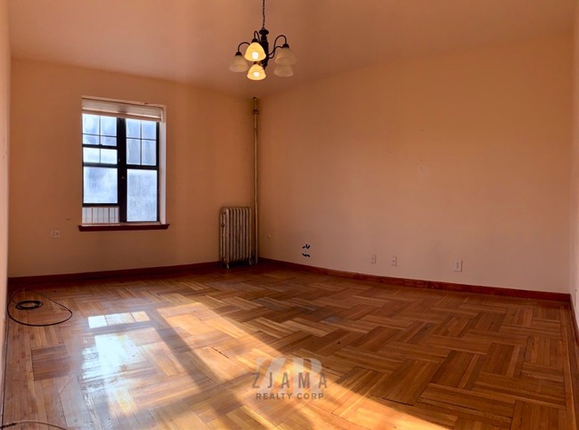 Building Photo - 285 St Johns Pl