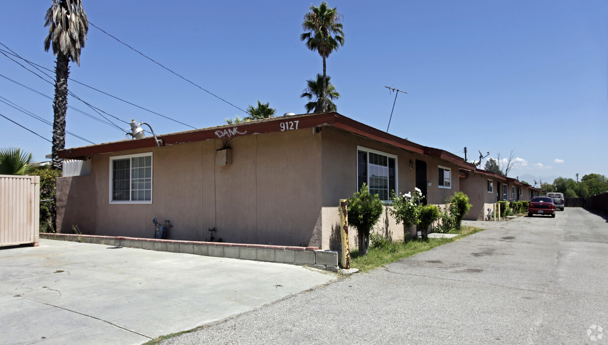 Primary Photo - 9127 Juniper Ave