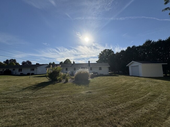 Building Photo - 1798 Chateau Dr