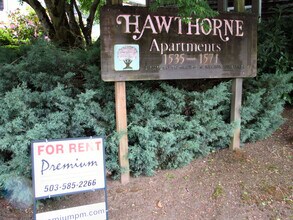 Building Photo - 1565 Commercial St SE