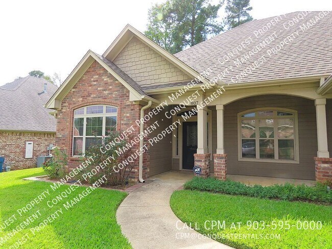 Foto del edificio - Stunning 4 Bedroom, 3 Bath Home in Whiteho...