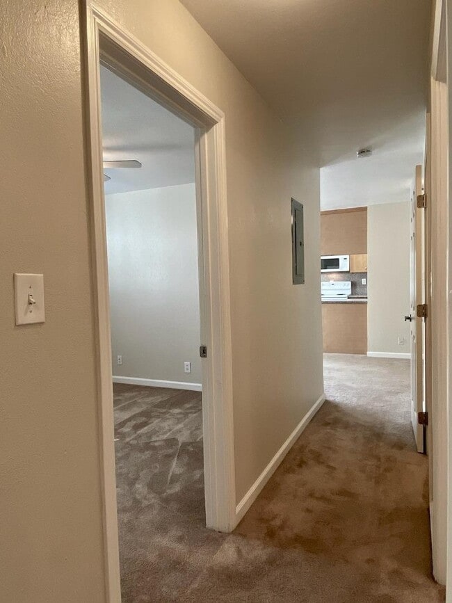 Building Photo - 460 S 4th St