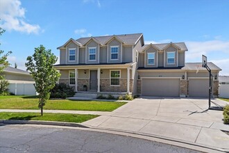 Building Photo - 1549 W 650 S