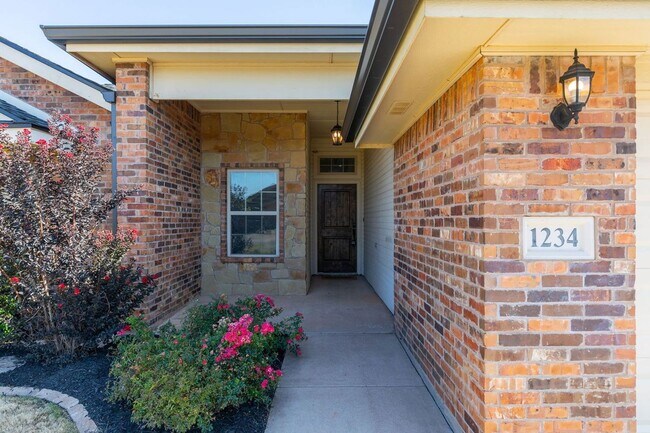 Building Photo - 1234 Briar Cliff Path