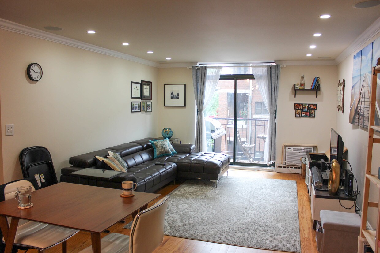 Foto principal - 3900 N Pine Grove Ave