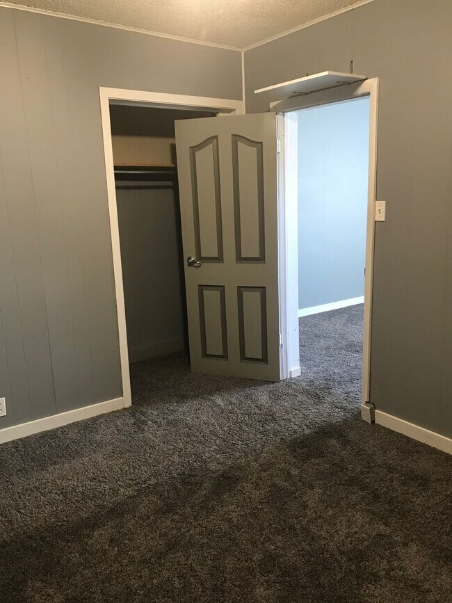 Photo du bâtiment - 1 Bed 1 Bath Unit in Sylvan Lake, AB