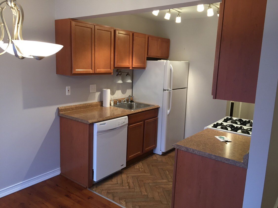 Dining / kitchen - 15524 DuPage Blvd