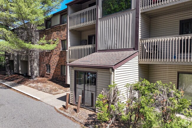 Entrada - Summit Ave Apartments