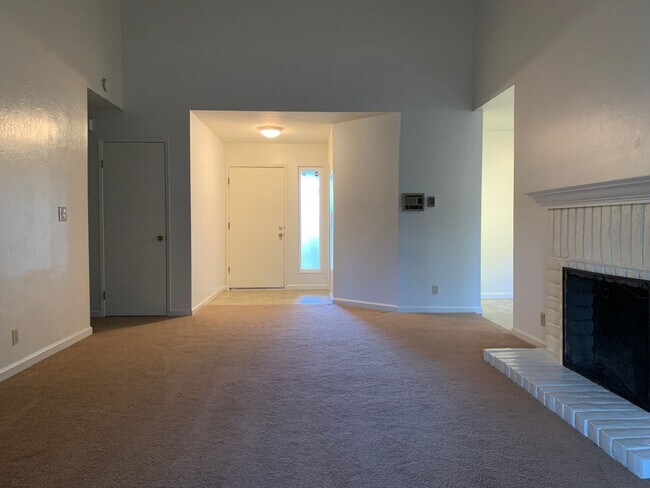 Foto del edificio - 4 Bedroom, central A/C and Heat