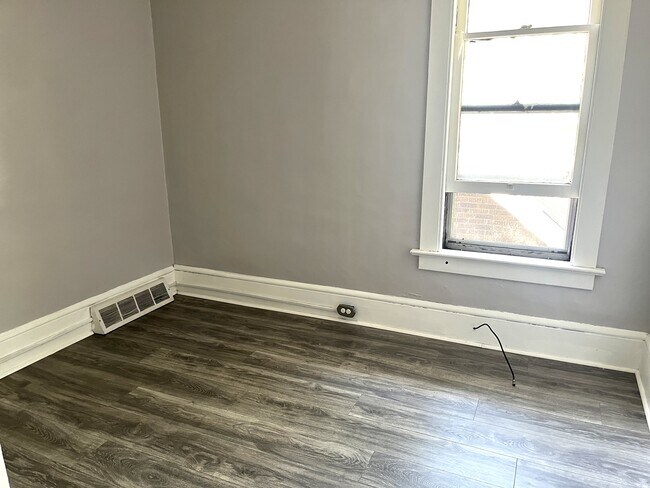 Foto del edificio - 1158 Brown Ave
