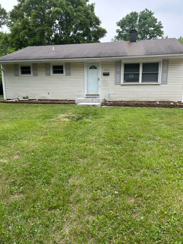 Primary Photo - 3 Bedroom Home w/Large Yard and Detached G...