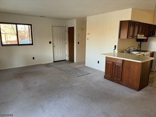 Building Photo - 1-1 Silver Star Ct