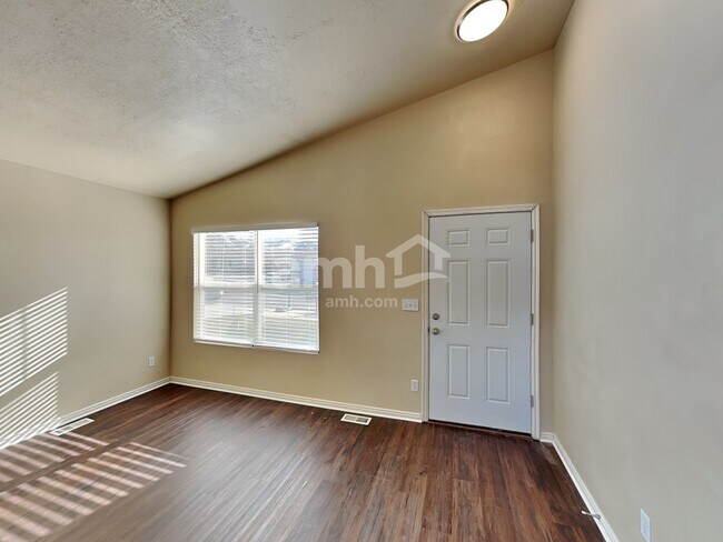 Building Photo - 805 E Valley View Drive