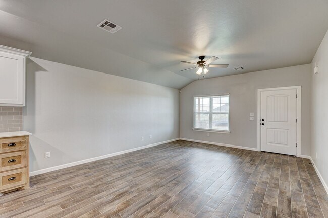 Building Photo - 634 Juniper St.