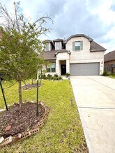 Building Photo - 15826 Dove Holw Dr