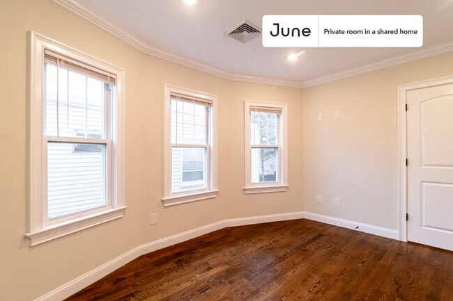 Foto del edificio - Room in Shared 4 bed/1.5 bath home