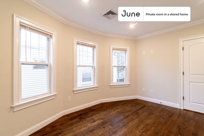 Building Photo - Room in Shared 4 bed/1.5 bath home