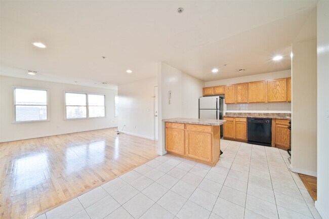 Building Photo - 82 Tuers Ave