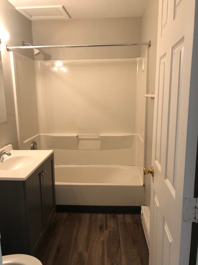 Bathroom - 535 W Lies Rd