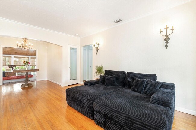 Foto del edificio - 341 Nottingham Blvd