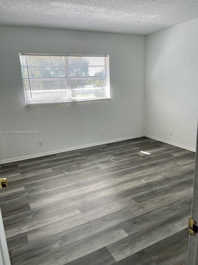 Foto del edificio - 4750 NW 9th Dr