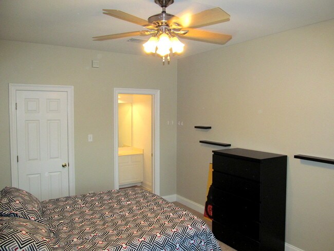Foto del edificio - 4625 Burbank Dr
