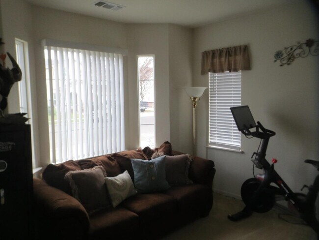 Foto del edificio - 4125 Pathway Ln