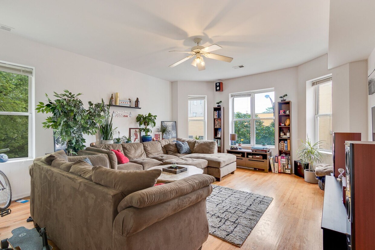 Foto principal - 1024 N Damen Ave