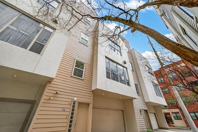 Foto del edificio - 724 Ruthven St