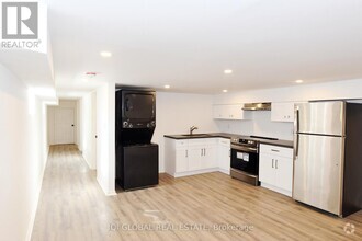 Building Photo - 2509-2509 Dufferin St