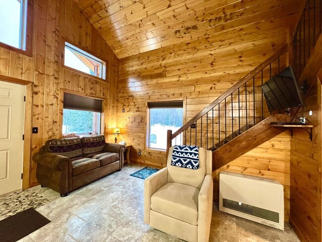 Building Photo - STR - 37900 Loriwood Drive