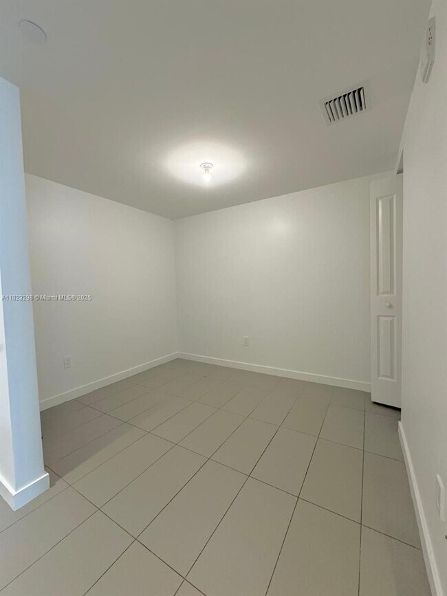 Foto del edificio - 1600 NE 1st Ave