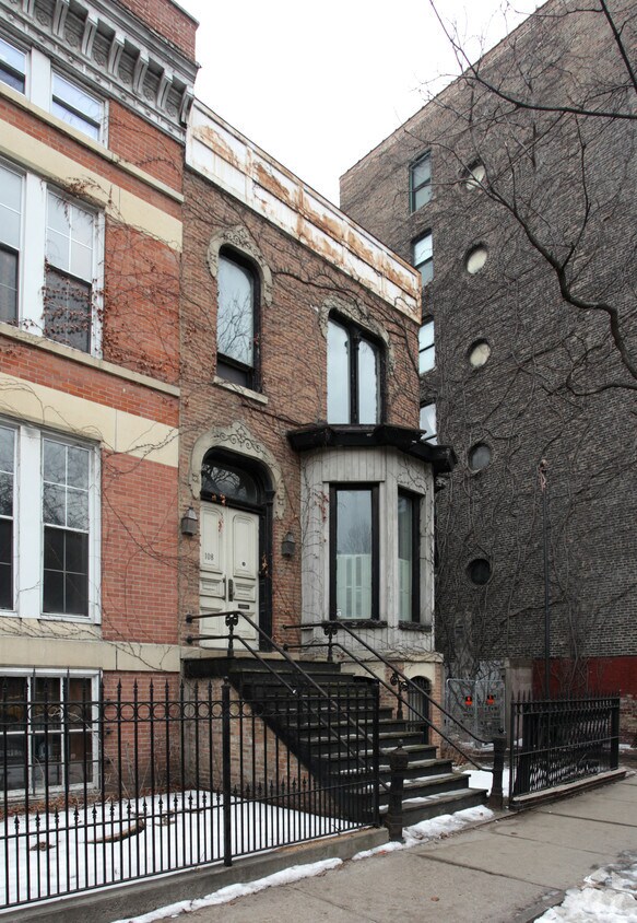 Building Photo - 106-108 W Oak St