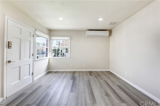 Foto del edificio - 8366 La Villa St