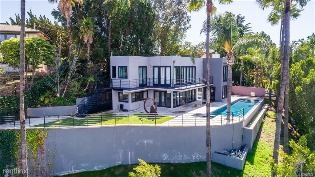 Primary Photo - 13160 Mulholland Dr