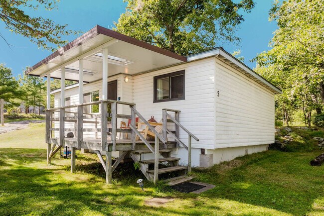 Photo du bâtiment - 100 Sand Bay Rd